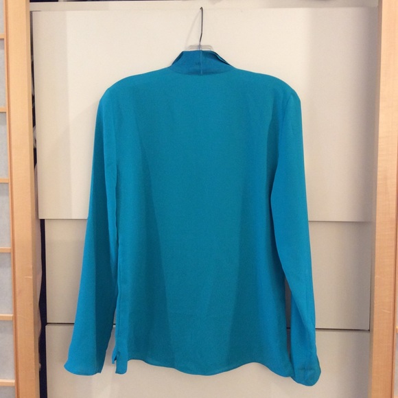 Tahari blouse - Picture 4 of 6